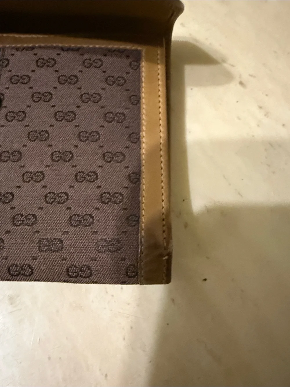 Gucci Tan Leather Card Wallet with Gold Logo Plaque